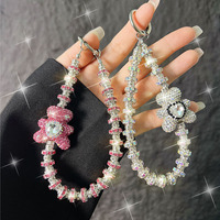 Les nouveaux accessoires de luxe transfrontaliers de Manzi Bear, comprenant des chaînes incrustées de diamants, des coques de téléphone, des pendentifs et des porte-clés