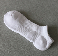 Vente en gros usine – Chaussettes de sport respirantes en tricot pour l'automne, à compression, confortables, invisibles, avec logo discret et doublure en coton pour la course à pied