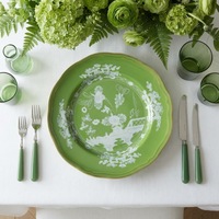 Assiettes de présentation vintage en porcelaine, base blanche avec décor floral doré, vaisselle décorative en céramique pour la mise en table de banquets de mariage