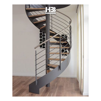 Escalier en colimaçon circulaire de style moderne pour villa personnalisée, avec marches en chêne massif
