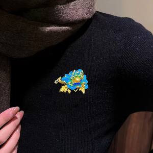 เข็มกลัดดอกโบตั๋นประดับมุกสไตล์จีนสำหรับผู้หญิง ดีไซน์หรูหรา วาดลายด้วยมือ ใช้ตกแต่งเสื้อผ้า แฟชั่น - Product Image 3