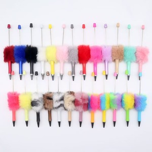 Bolígrafo de punta redonda giratorio de peluche con pompón, creativo, hecho a mano, lindo y esponjoso, de uso <span class=keywords><strong>universal</strong></span>, superventas transfronterizo, en stock. - Product Image 4