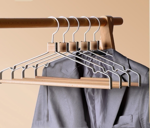 <span class=keywords><strong>Lavinia</strong></span> grossisti vendita calda nero bianco solido appendiabiti in legno appendiabiti in legno appendiabiti in legno per negozio di vestiti - Product Image 3