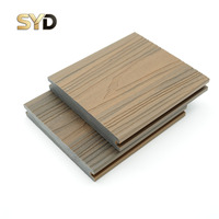 Planches de terrasse en composite bois-plastique (WPC) solides, imperméables, résistantes aux UV, avec embossage 3D, pour villas, jardins et patios.