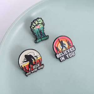 Le spille smaltate per i piedi grandi credono in te creature misteriose distintivi spille con risvolto accessori per gioielli Punk regalo per gli amici - Product Image 1