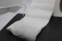 Prix d'usine, haute absorption, papier Airlaid 3 plis en pâte de bois vierge avec SAP, matière première pour serviettes hygiéniques, couches et rouleaux jumbo