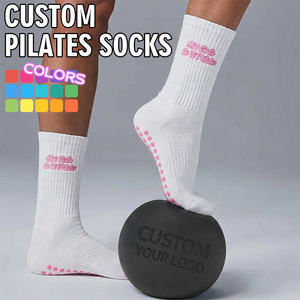 Chaussettes de yoga antidérapantes BiLu pour femmes, chaussettes en coton pour Pilates, barre et cours en studio - Product Image 1