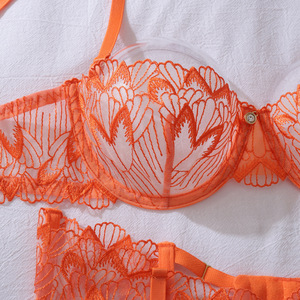 Ensemble de lingerie <span class=keywords><strong>orange</strong></span> séduisant Yicheng : soutien-gorge brodé, culotte et <span class=keywords><strong>porte</strong></span>-jarretelles avec accent pendentif - Product Image 6