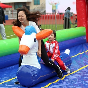 Poney gonflable extérieur Hop emballant le Derby/jeu gonflable de course de chevaux de Derby d'amusement pour des enfants et des adultes - Product Image 5