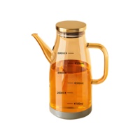 Carafe en verre ambré en gros avec couvercle et poignée dorés, marquage de mesure, pour eau, jus, café infusé à froid, en vrac