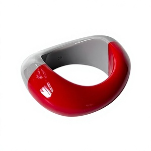 Nouveau bracelet manchette tendance en acrylique rouge et transparent, bijou unisexe de mode, marqué CN, idéal pour les fêtes d'anniversaire avec femme - Product Image 1