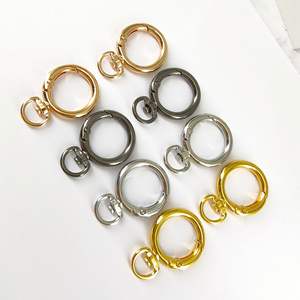 Porte-clés en alliage avec anneau rotatif et ressort, écologique, durable, multifonctionnel, accessoires d'outils, style luxe léger, fabrication - Product Image 3