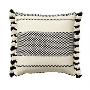 Funda de Almohada Decorativa de Algodón Bohemio con Patrón Geométrico y Borlas, Cojín Cuadrado Decorativo para Uso en Interiores - Product Image 1