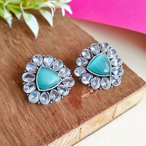 Triangle à la mode Monalisa oxydé goujons finition argent laiton en vrac bijoux de mode pour femmes boucles d'oreilles ethniques - Product Image 1