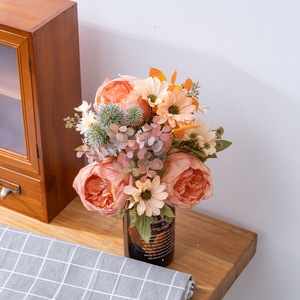 Bouquet de fleurs artificielles CallaFloral, roses pêche, marguerites, eucalyptus, décoration pour la maison et les mariages CF02035 - Product Image 1