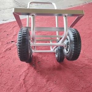 Cesta de jardín deslizante de aluminio <span class=keywords><strong>Dolly</strong></span> 100kg Capacidad de carga Carro de herramientas de goma Carro de empuje de cuatro ruedas Moving <span class=keywords><strong>Home</strong></span> <span class=keywords><strong>Dolly</strong></span> OEM personalizable - Product Image 4
