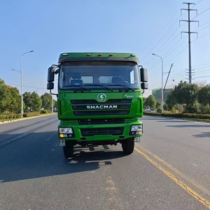 Semi-remorque agricole de grande capacité, dotée de capacités de stockage et de transport efficaces, camion de distribution automatique de nourriture en vrac. - Product Image 1