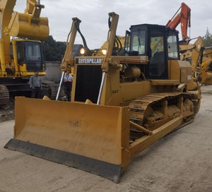 Bulldozer sur chenilles CAT D6G, moteur puissant, engin de terrassement lourd pour chantier de construction - Product Image 3