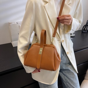 <span class=keywords><strong>Sac</strong></span> Messager Rétro en <span class=keywords><strong>Cuir</strong></span> PU, <span class=keywords><strong>Sac</strong></span> à Main Pochette Luxe pour Femmes, Petit <span class=keywords><strong>Sac</strong></span> Bandoulière Élégant - Product Image 4