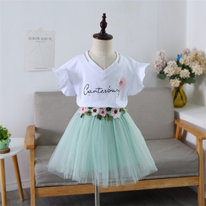 Vente en gros en ligne de t-shirts à manches courtes à col rond avec un design de dessin animé mignon, ensembles de costumes pour filles, provenant d'une usine chinoise - Product Image 3