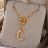 Collier Lune et Soleil en Acier Inoxydable Plaqué Or PVD 18K, Chaîne Délicate en Y pour Clavicule, Pendentif Unique pour Femme, Cadeau pour Couple
