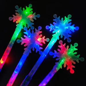 Juguetes iluminados para fiesta de Navidad de concierto, Varita mágica con luz Led, Varita congelada de copo de nieve, suministros de decoración de juguetes, palo Led intermitente - Product Image 4