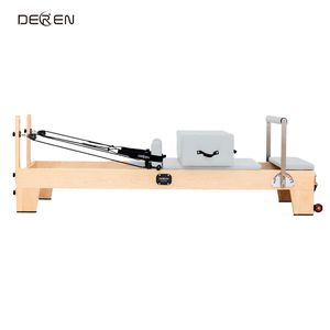Machine de Pilates Reformer en bois de chêne, durable, portable et réglable, pour studio de Pilates et bien-être - Product Image 1