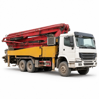 Pompe à béton sur camion de 46 m avec flèche RZ à 5 sections, productivité de 170 m³/h, et étais de type X pour la construction urbaine en immeubles de grande hauteur