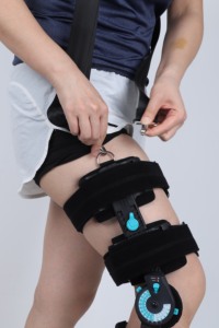 อุปกรณ์พยุงข้อเข่าแบบปรับได้ ได้รับการรับรองมาตรฐาน <span class=keywords><strong>CE</strong></span> สำหรับการรักษา ACL ที่มีมุมเอียงเพื่อรองรับข้อเข่า - Product Image 3