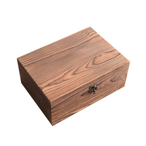 Caja de almacenamiento de madera rectangular con cerradura y acabado vintage para joyas y coleccionables - Product Image 4