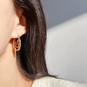 Pendientes de Aro Gruesos Multitrenzados de Acero Inoxidable Chapados en Oro de 18K, Hipoalergénicos, para Mujer - Product Image 1