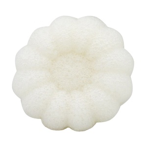 Éponge Konjac ovale mignonne en fibres végétales entièrement naturelles pour bébé, utilisation en forme de fleur - Product Image 1