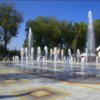 Les enfants jouent à la magie décorative LED éclairée sol sec musique danse fontaine d'eau