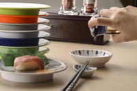Assiette à sushi ronde en mélamine de style japonais, avec logo personnalisé, résistante aux lave-vaisselle, incassable, pour restaurant