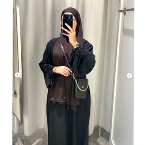 Robe musulmane Kainaat Clay Robes décontractées à manches en crêpe doux Abaya pour femmes - Product Image 4