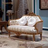 Set Sofa Gaya Prancis Mewah Warna Emas Champagne dengan Ukiran Kayu Berlapis Emas dan Meja Kopi untuk Dekorasi Interior Villa Kerajaan