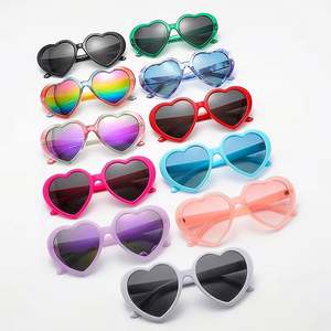 Gafas de Sol Polarizadas con Diseño de Arcoíris Colorido para Mujer, con Logotipo Personalizado, Protección UV400, Degradado de Ensueño, Forma de Corazón de Durazno - Product Image 3