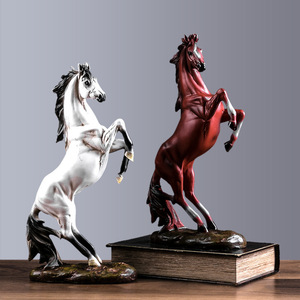 Figurine en résine de cheval au galop majestueux - Décoration équestre moderne pour la maison et pièce d'appoint - Product Image 3