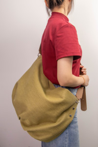 กระเป๋าช้อปปิ้งแบบมีซิปสำหรับผู้หญิง วัสดุหนังชามัวร์ธรรมชาติ 100% สไตล์วินเทจ พร้อมหูหิ้ว สำหรับเดินทาง ของขวัญ รีไซเคิลได้ พิมพ์โลโก้ตามสั่ง แฟชั่นสำหรับผู้หญิง ขายส่ง - Product Image 4