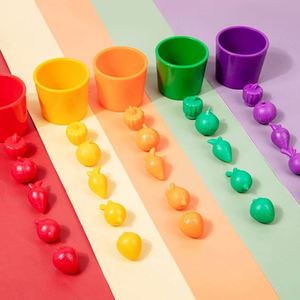 Jouets préscolaires : Jeu d'apprentissage des couleurs et des mathématiques – Comptage des fruits avec gobelets de tri et d'association - Product Image 5