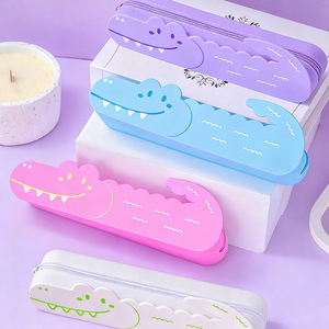 Nouveau design <span class=keywords><strong>3D</strong></span> personnage de dessin animé porte-<span class=keywords><strong>crayon</strong></span> en silicone matériau de qualité alimentaire porte-stylo mignon pour filles garçons - Product Image 2