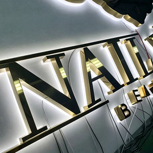 ป้ายอะคริลิคเรืองแสง LED ตัวอักษรสีทอง โลโก้เรืองแสงสำหรับร้านค้าปลีก ป้ายตัวอักษร 3 มิติ แสงสีขาวนวล - Product Image 1