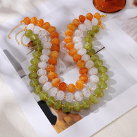 Collier ras du cou fantaisie en résine plate arc-en-ciel avec fermoir en cuivre, multibrins, couleurs bonbon, pour l'été et la plage