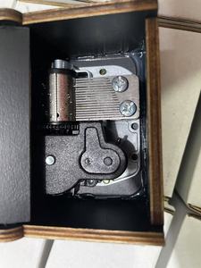 Novedad Caja Musical Pequeña de Madera de Cuerda con Mecanismo de Movimiento Automático de Anime y Dibujos Animados para Regalo de <span class=keywords><strong>Feliz</strong></span> <span class=keywords><strong>Cumpleaños</strong></span> y Halloween - Product Image 5