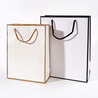 Sac en carton kraft marron mat de luxe personnalisé avec votre logo pour vêtements, emballage boutique recyclable avec poignées torsadées