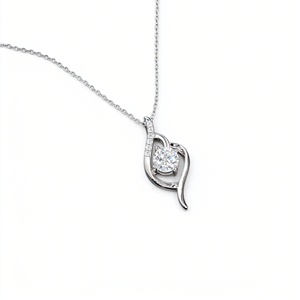 Collier Pendentif Classique pour Femme en Argent 925 Plaqué Rhodium avec Diamant Taille Ronde Brillante Sertissage Griffe Design Goutte d'Eau Chaîne à Maillons - Product Image 4