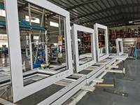 Fenêtres d'auvent à chaîne en alliage d'aluminium pour maison australienne Fenêtres résidentielles en aluminium à triple vitrage avec maille anti-moustiques
