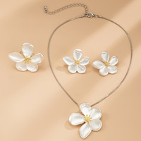 Elegante Vintage Vergoldete Metall-Blumen-Ohrstecker Legierung Täglicher Schmuck für Damen zum Jahrestag