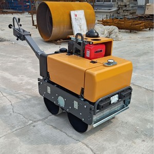 Rodillo Compactador de Asfalto Pequeño, de Tipo Asiento, Accionado por Pedal, con Función de Llenado y Vibración - Product Image 6