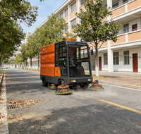 AOMAN Balayeuse de voirie mini électrique à quatre roues motrices avec bras télescopique, brosse à rouleau, moteur et engrenages multifonctionnels